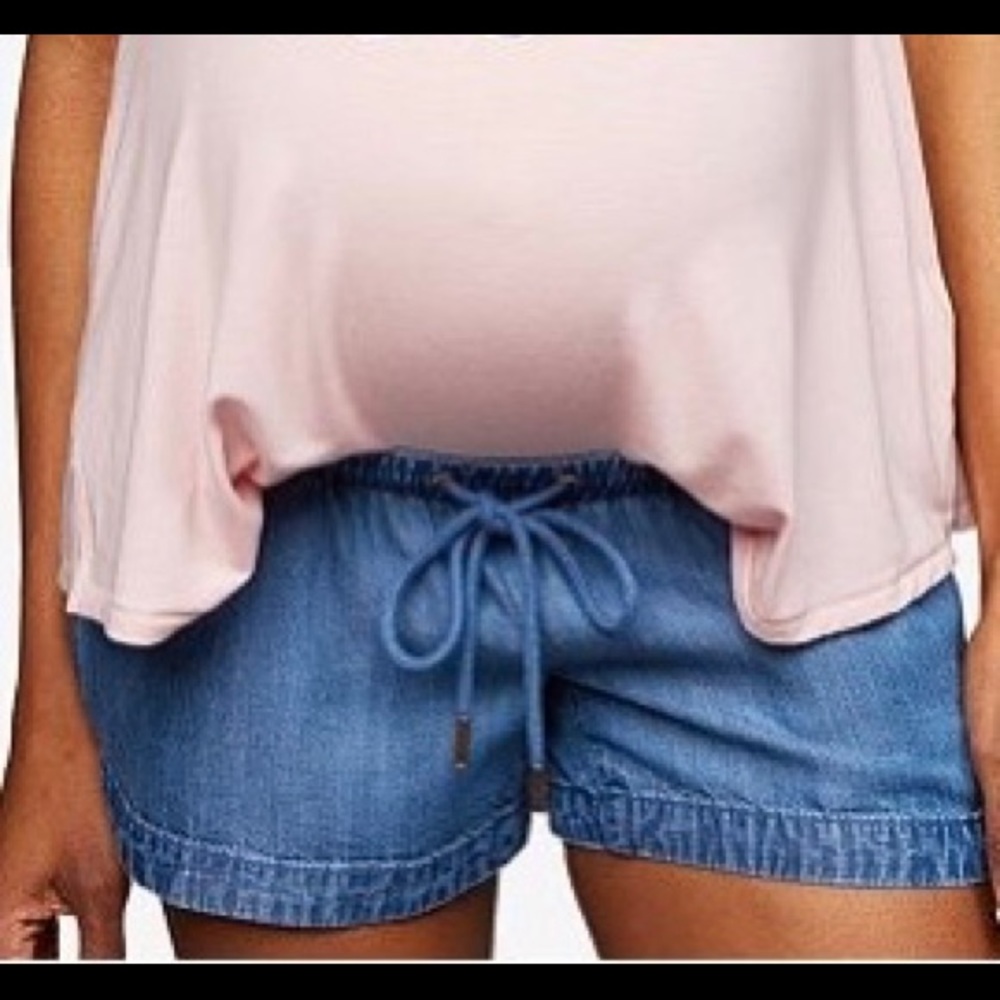 A Pea in the Pod underbelly chambray shorts sz M.